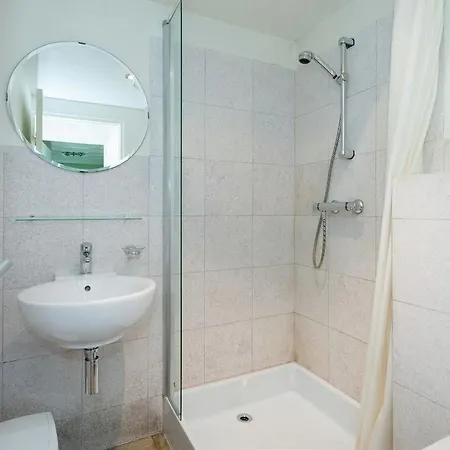 Great Spacious Holiday In A Tranquil Holiday *